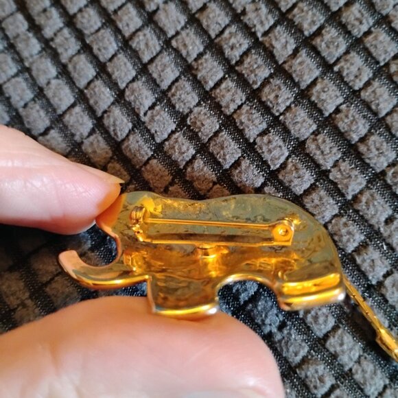 Golden Elephant Brooch With Movable Tail - Picture 6 of 9